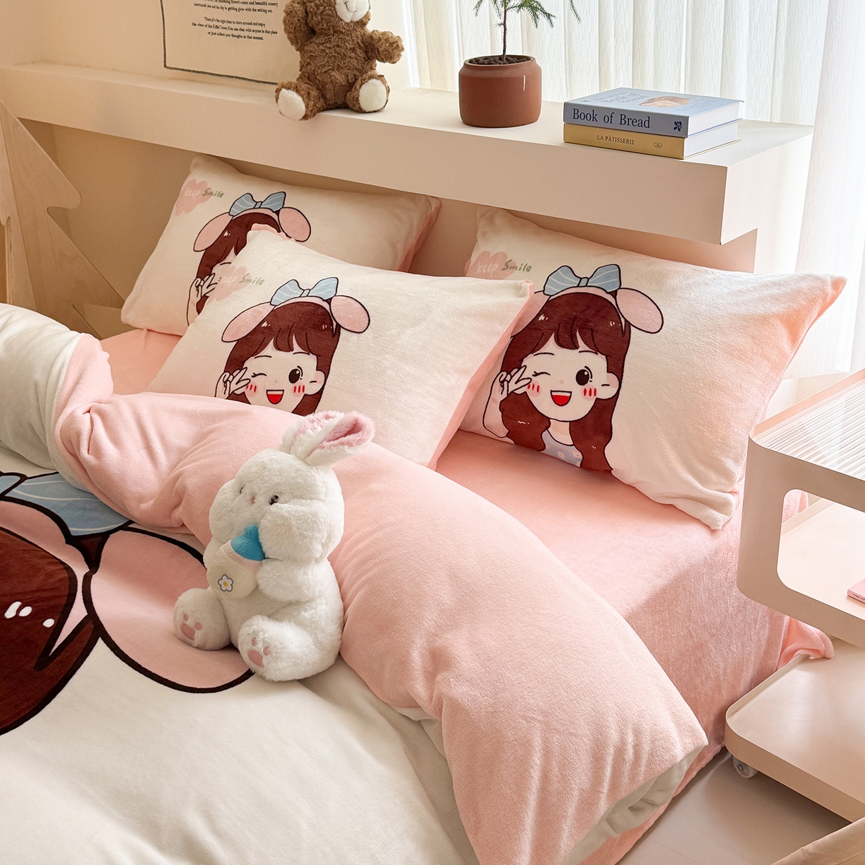 91家纺网 家纺一手货源 找家纺 悦织湾家纺 2025新款大版卡通印花牛奶绒四件套儿童床绒套件学生宿舍单双人床上用品三四件套 可爱女孩