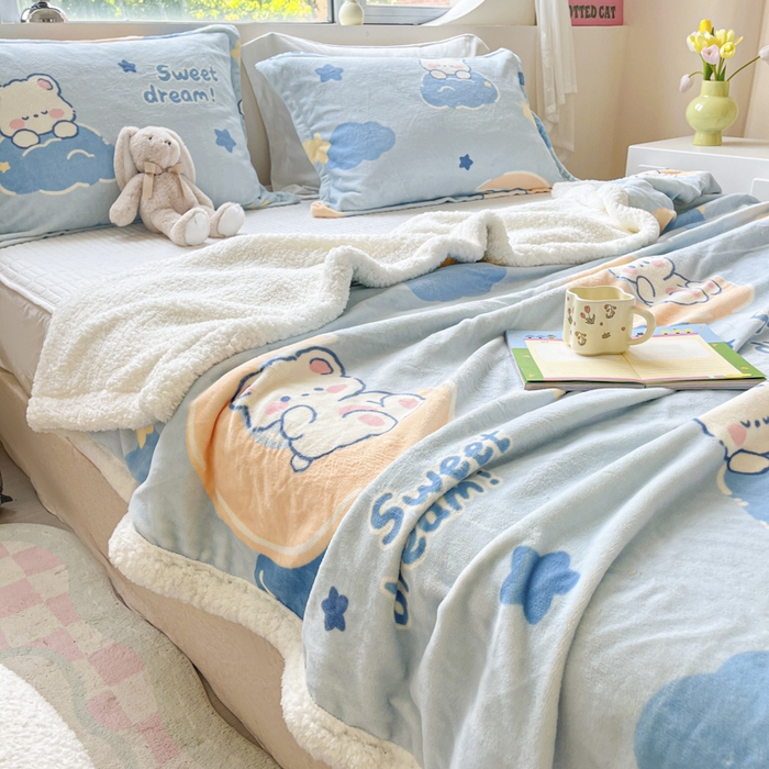 91家纺网 家纺一手货源 找家纺 沐慕 2025新款牛奶绒拼羊羔绒毛毯盖毯毯子 毛毯-晚安熊