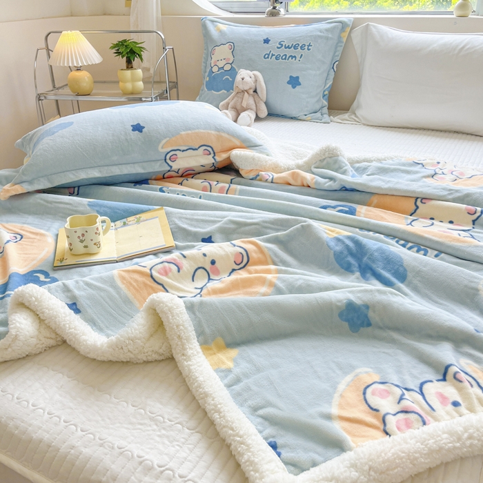 91家纺网 家纺一手货源 找家纺 沐慕 2025新款牛奶绒拼羊羔绒毛毯盖毯毯子 毛毯-晚安熊