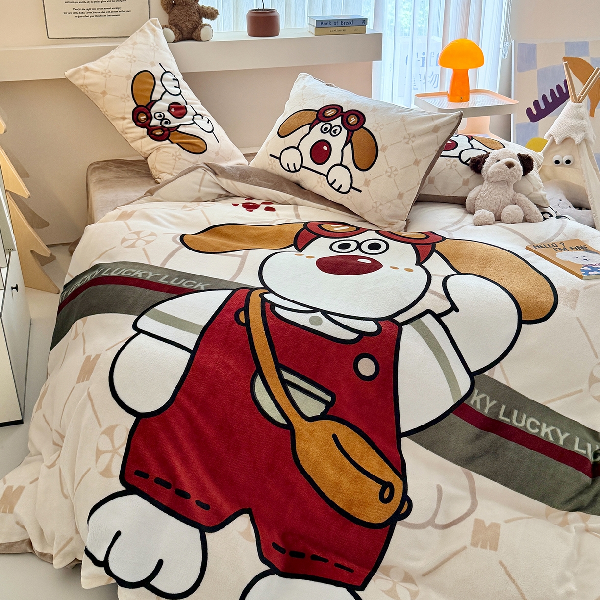 91家纺网 家纺一手货源 找家纺 悦织湾家纺 2025新款大版卡通印花牛奶绒四件套儿童床绒套件学生宿舍单双人床上用品三四件套 敬礼狗狗