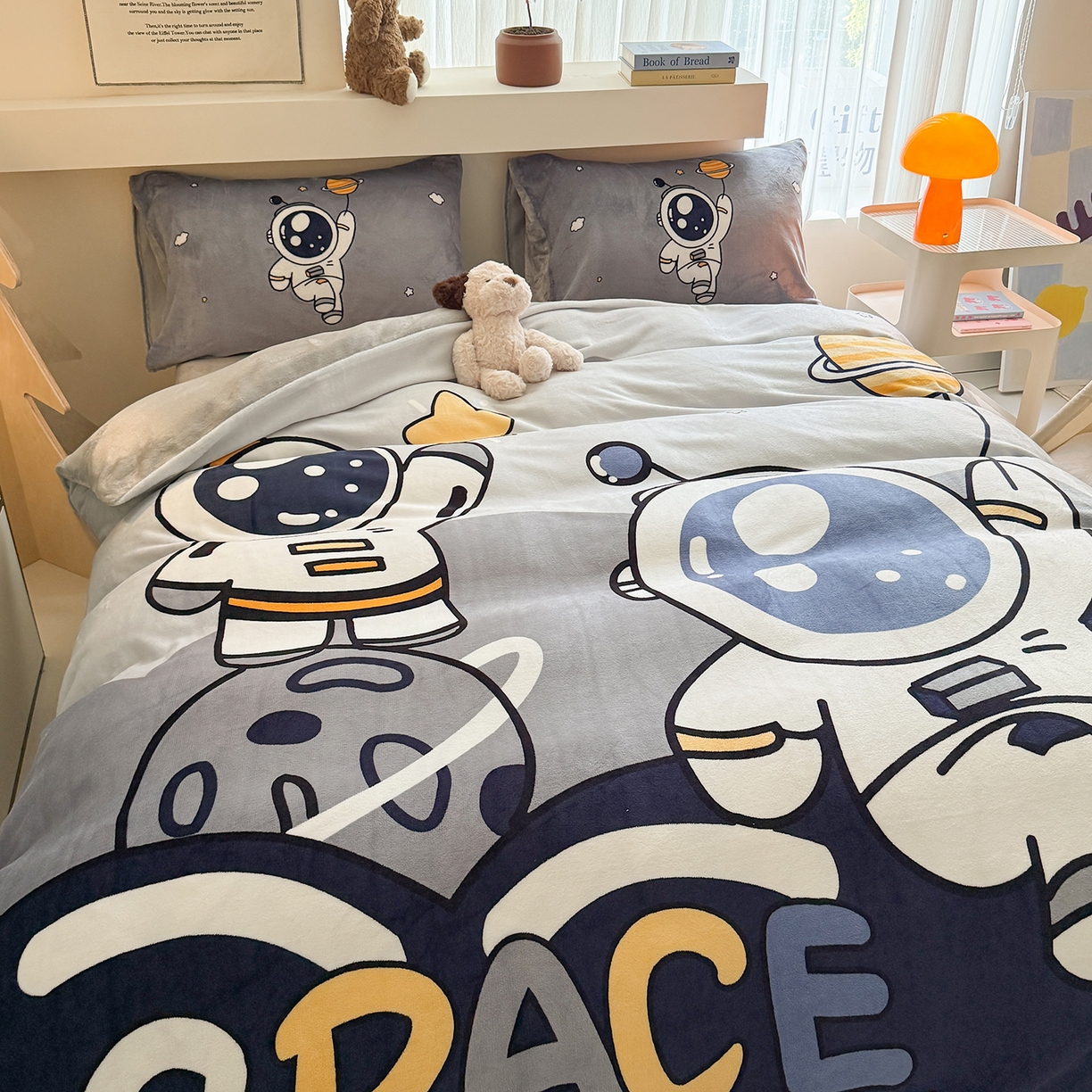 91家纺网 家纺一手货源 找家纺 悦织湾家纺 2025新款大版卡通印花牛奶绒四件套儿童床绒套件学生宿舍单双人床上用品三四件套 遨游太空