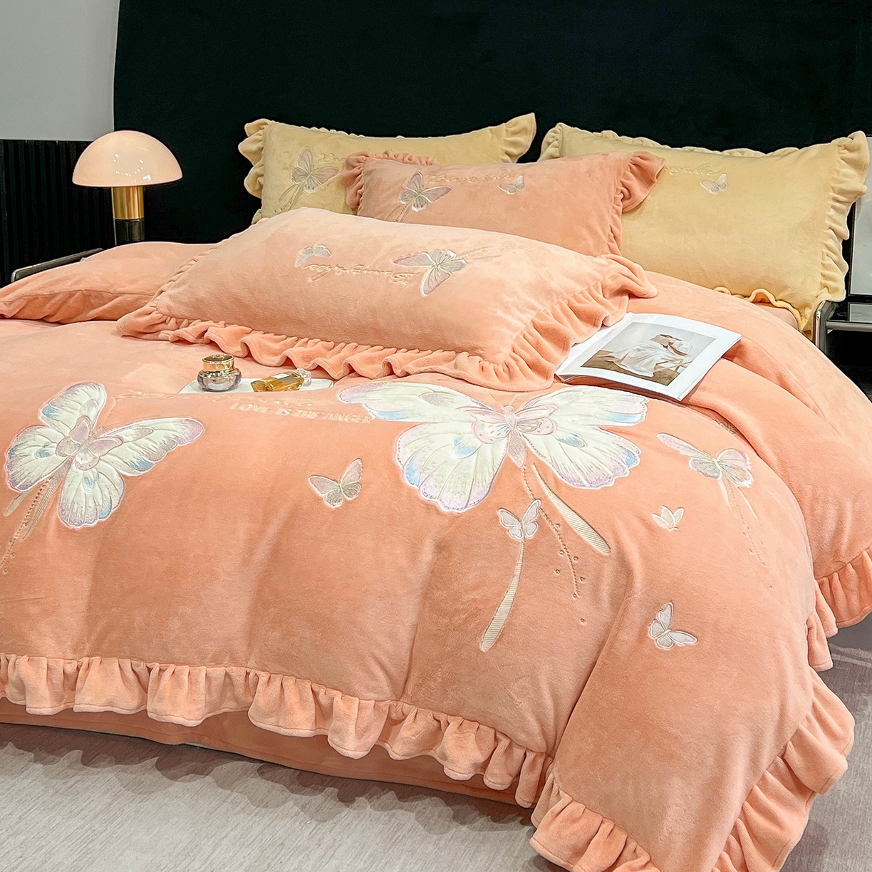 91家纺网 家纺一手货源 找家纺 悦织湾家纺 2025新款230克9.5斤重牛奶绒宝宝绒贴布绣四件套蝴蝶款高密保暖轻奢时尚床上用品四件套 蝴蝶-暖玉