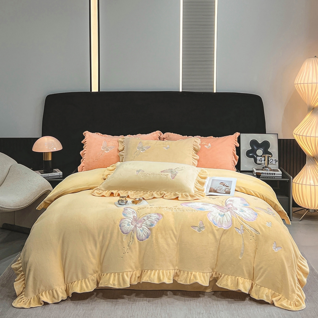 91家纺网 家纺一手货源 找家纺 （总）悦织湾家纺 2025新款230克9.5斤重牛奶绒宝宝绒贴布绣四件套蝴蝶款高密保暖轻奢时尚床上用品四件套