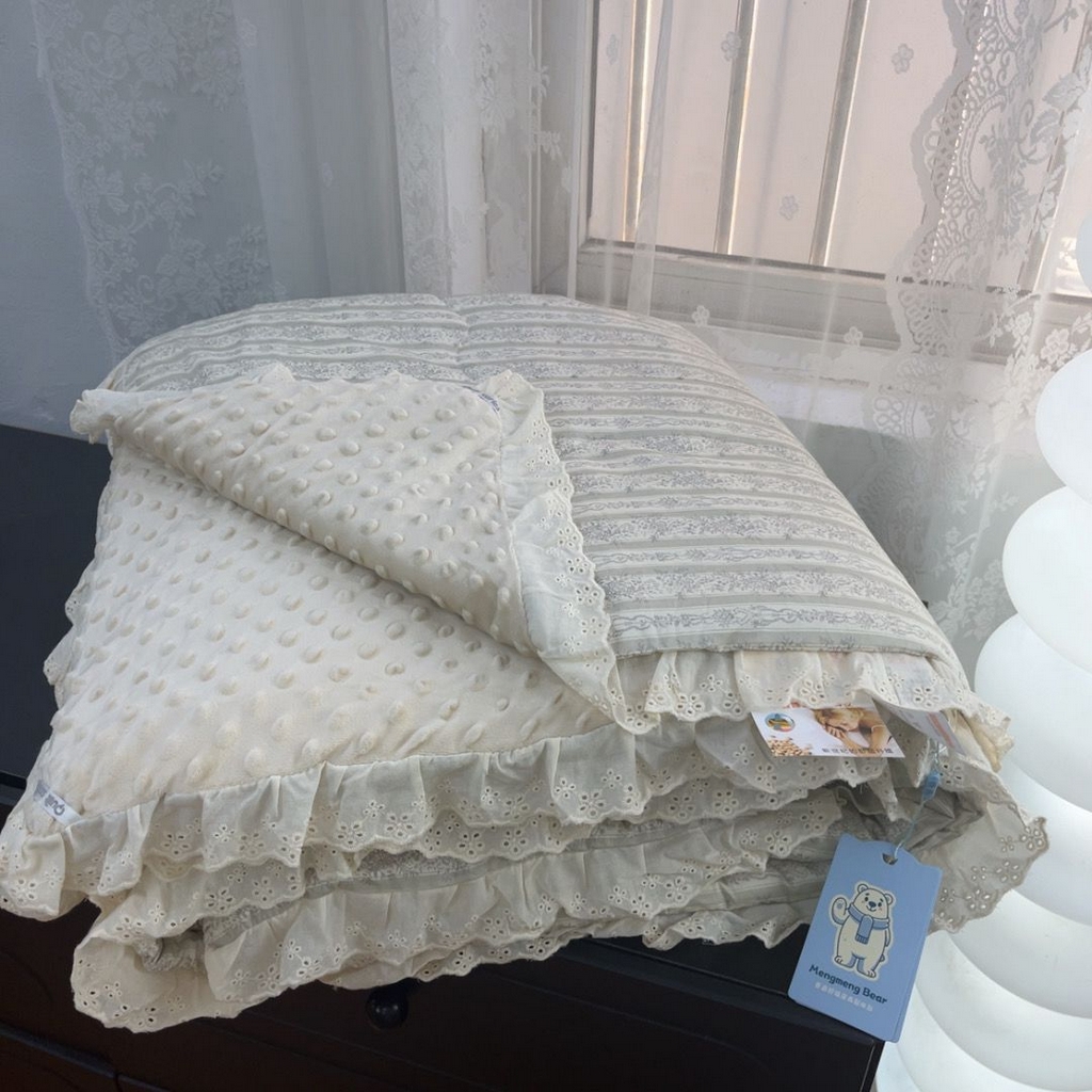 91家纺网 家纺一手货源 找家纺 暖居 2025新款纯棉花边款春秋豆豆被四季通用 伊甸园