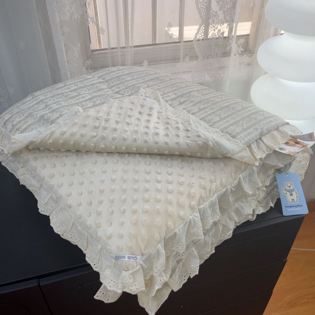 91家纺网 家纺一手货源 找家纺 暖居 2025新款纯棉花边款春秋豆豆被四季通用 伊甸园