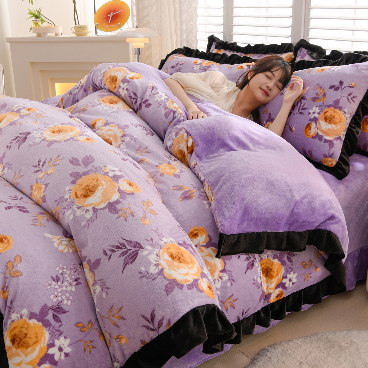 91家纺网 家纺一手货源 找家纺 紫月轩家纺 2025新款韩版牛奶绒花边款四件套 紫金花朵