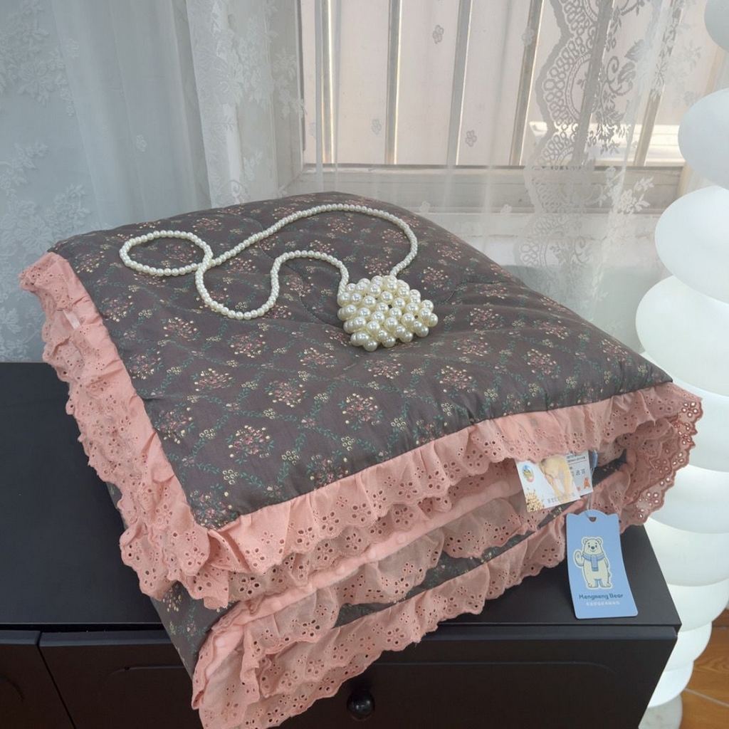 91家纺网 家纺一手货源 找家纺 暖居 2025新款纯棉花边款春秋豆豆被四季通用 知画