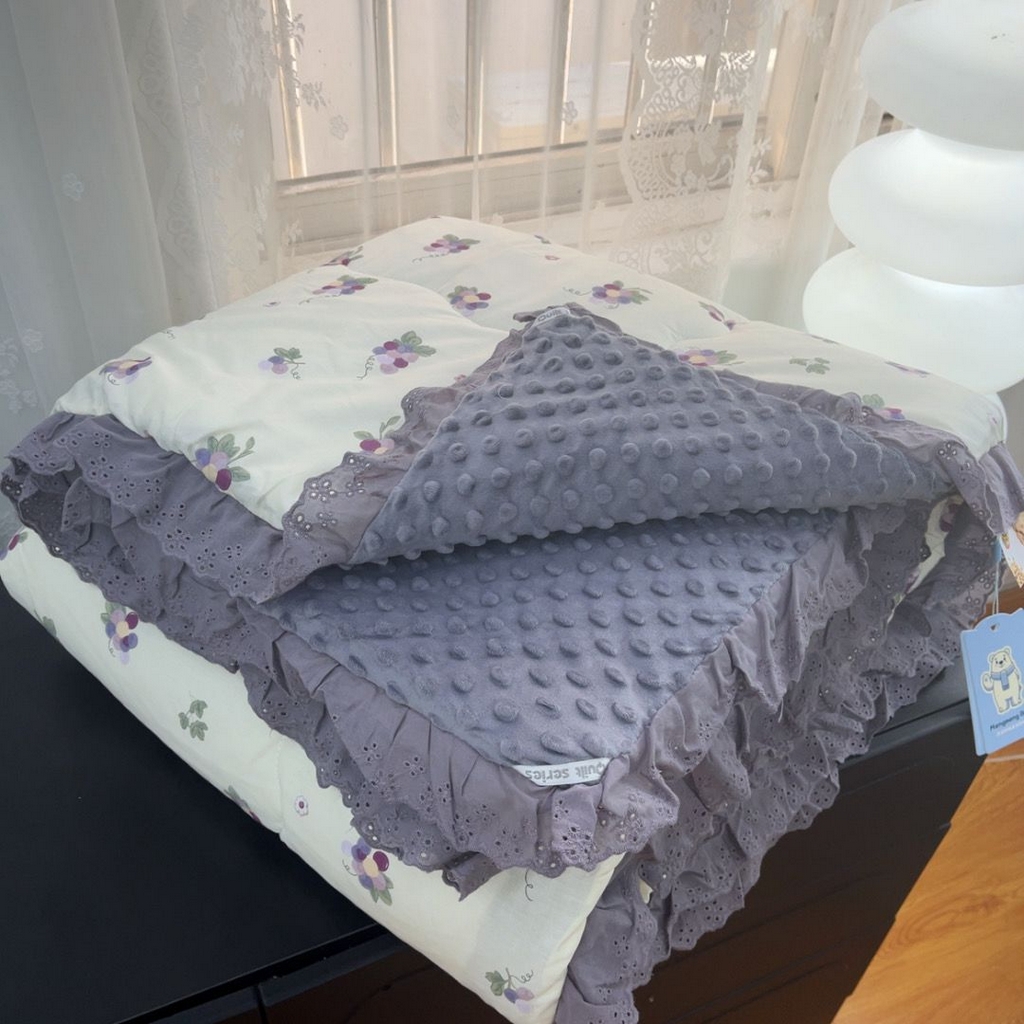 91家纺网 家纺一手货源 找家纺 暖居 2025新款纯棉花边款春秋豆豆被四季通用 紫色葡萄