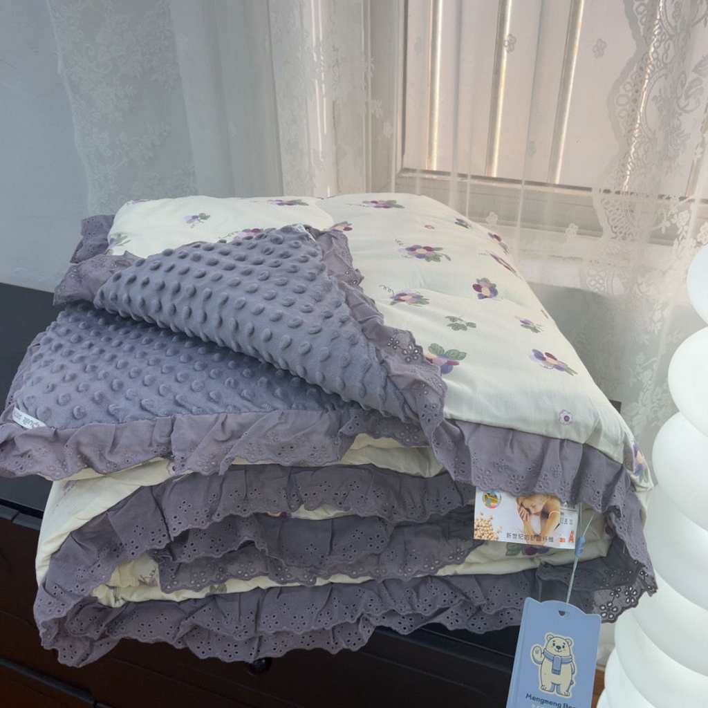 91家纺网 家纺一手货源 找家纺 暖居 2025新款纯棉花边款春秋豆豆被四季通用 紫色葡萄