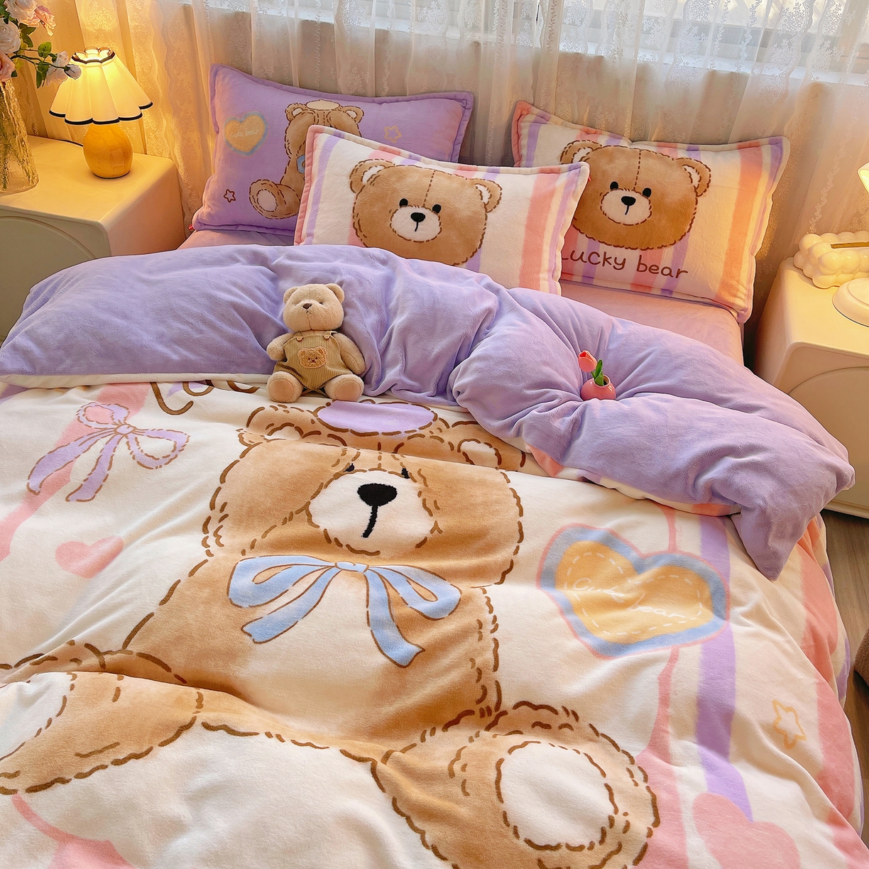 91家纺网 家纺一手货源 找家纺 炫拼家纺 2025新款大版数码印花卡通高克重牛奶绒四件套 啵啵熊