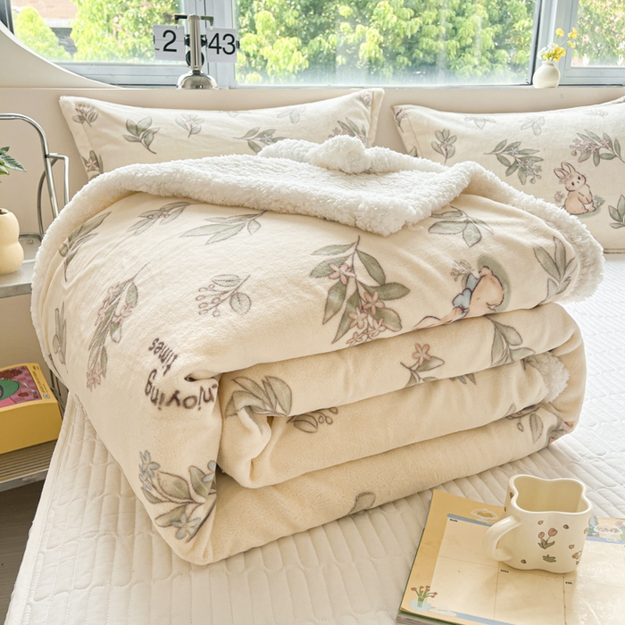 91家纺网 家纺一手货源 找家纺 沐慕 2025新款牛奶绒拼羊羔绒毛毯盖毯毯子 毛毯-叶子小兔