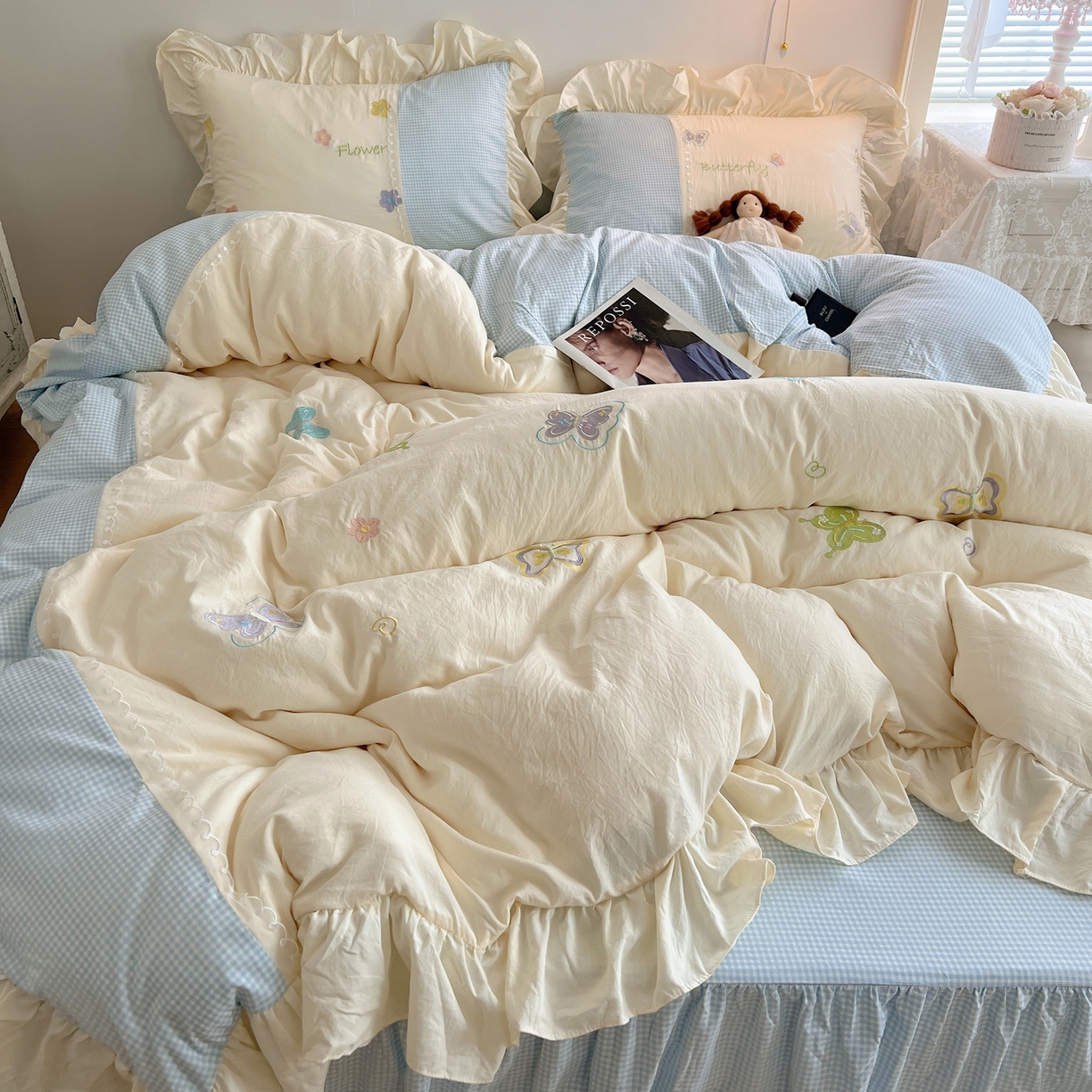 91家纺网 家纺一手货源 找家纺 轻奢坊 2025新款水洗棉拼接蕾丝花边四件套 蝶舞飞扬-蓝格