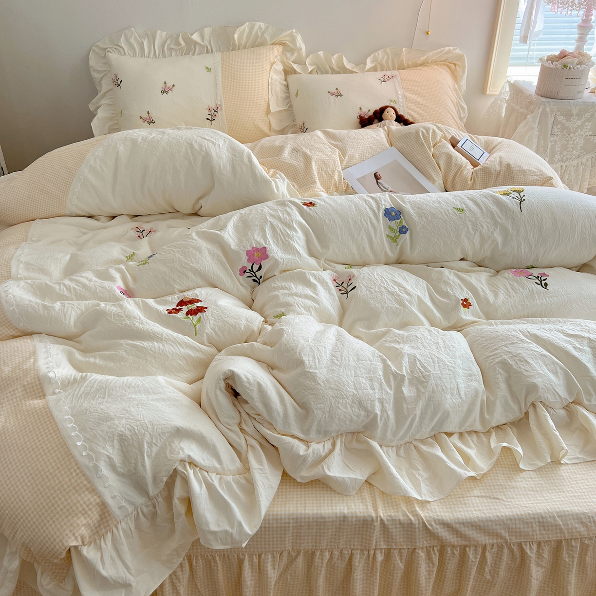 91家纺网 家纺一手货源 找家纺 轻奢坊 2025新款水洗棉拼接蕾丝花边四件套 田园碎花-黄格