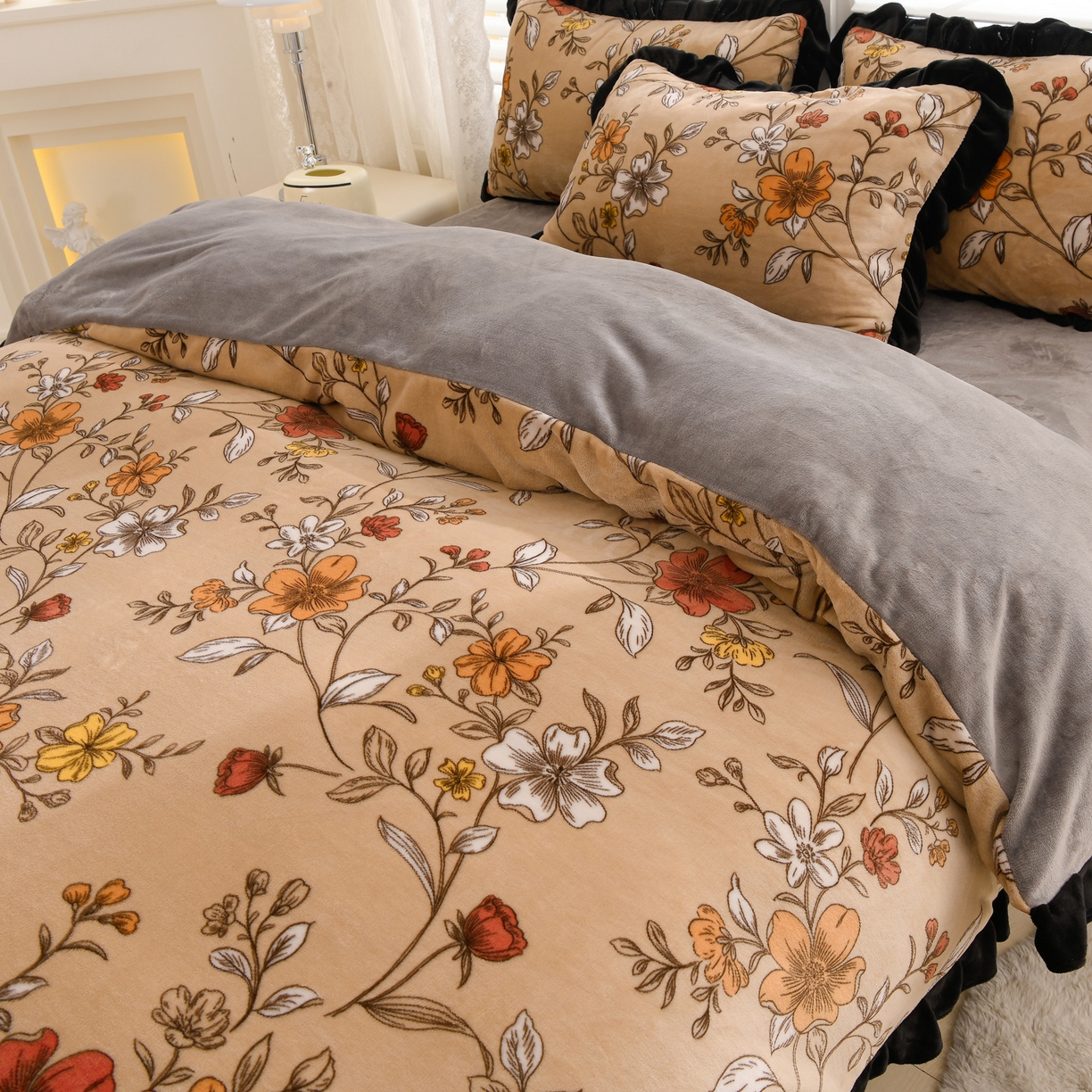 91家纺网 家纺一手货源 找家纺 紫月轩家纺 2025新款韩版牛奶绒花边款四件套 浪漫花卉