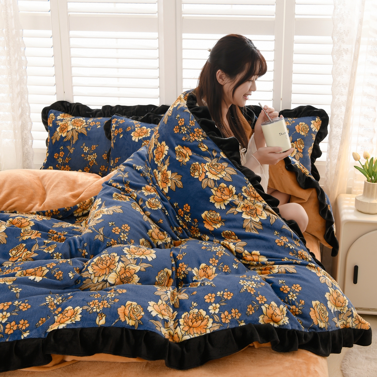 91家纺网 家纺一手货源 找家纺 紫月轩家纺 2025新款韩版牛奶绒花边款四件套 蓝庭序