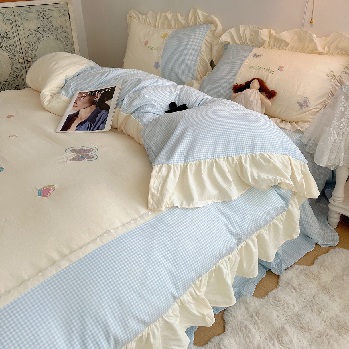 91家纺网 家纺一手货源 找家纺 轻奢坊 2025新款水洗棉拼接蕾丝花边四件套 蝶舞飞扬-蓝格