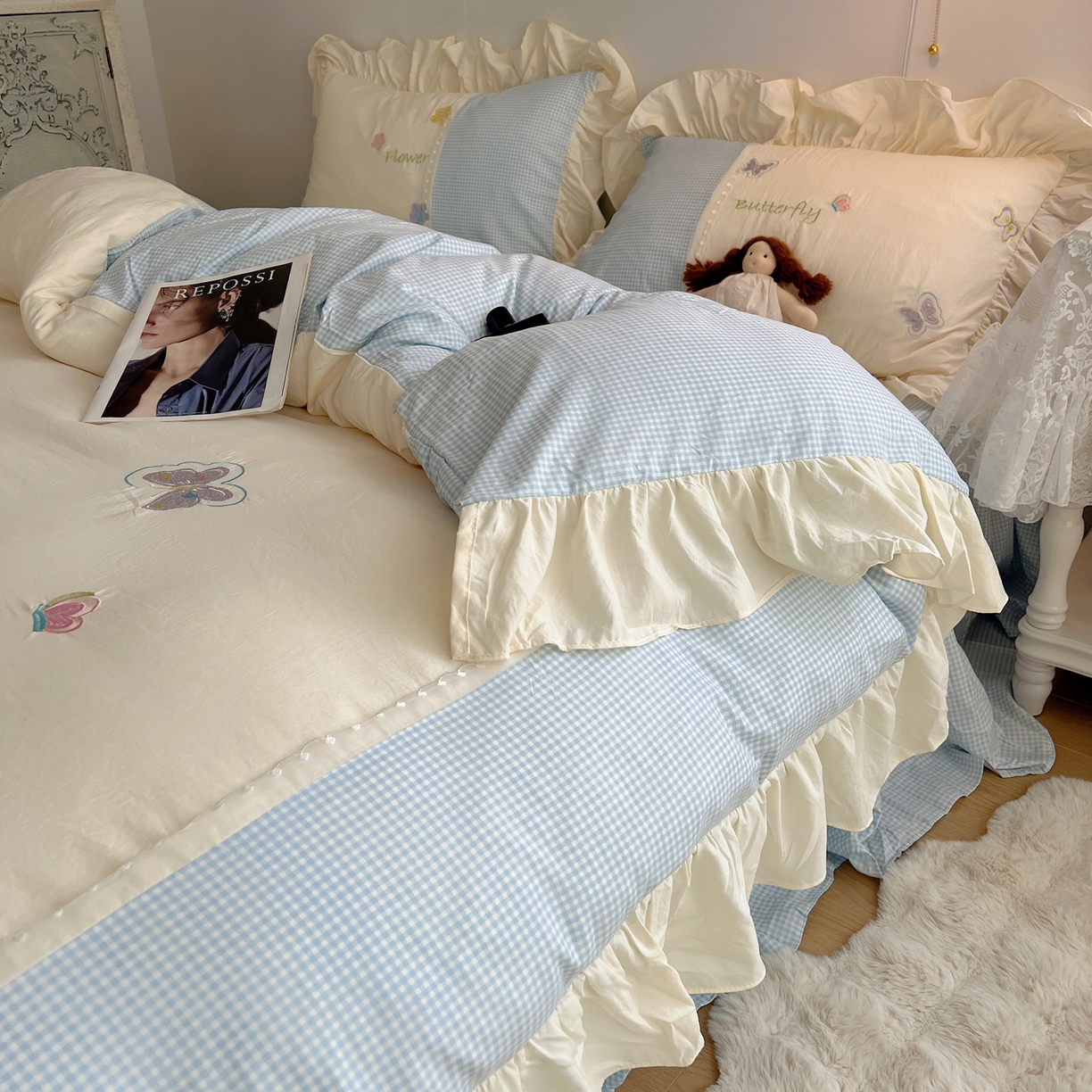 91家纺网 家纺一手货源 找家纺 轻奢坊 2025新款水洗棉拼接蕾丝花边四件套 蝶舞飞扬-蓝格