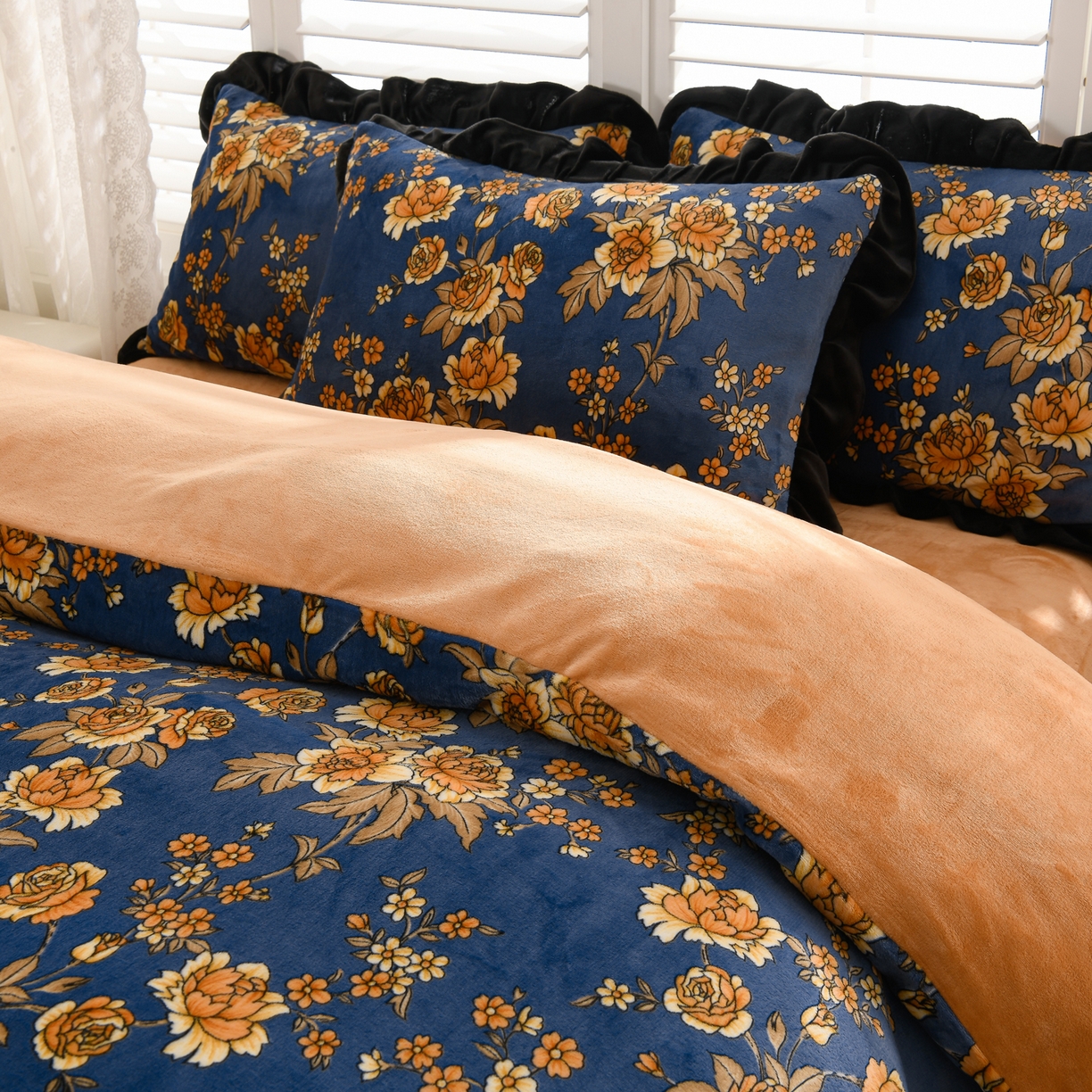 91家纺网 家纺一手货源 找家纺 紫月轩家纺 2025新款韩版牛奶绒花边款四件套 蓝庭序