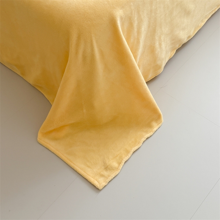 91家纺网 家纺一手货源 找家纺 潮邦创意家居 2025新款大版卡通牛奶绒四件套 草莓熊