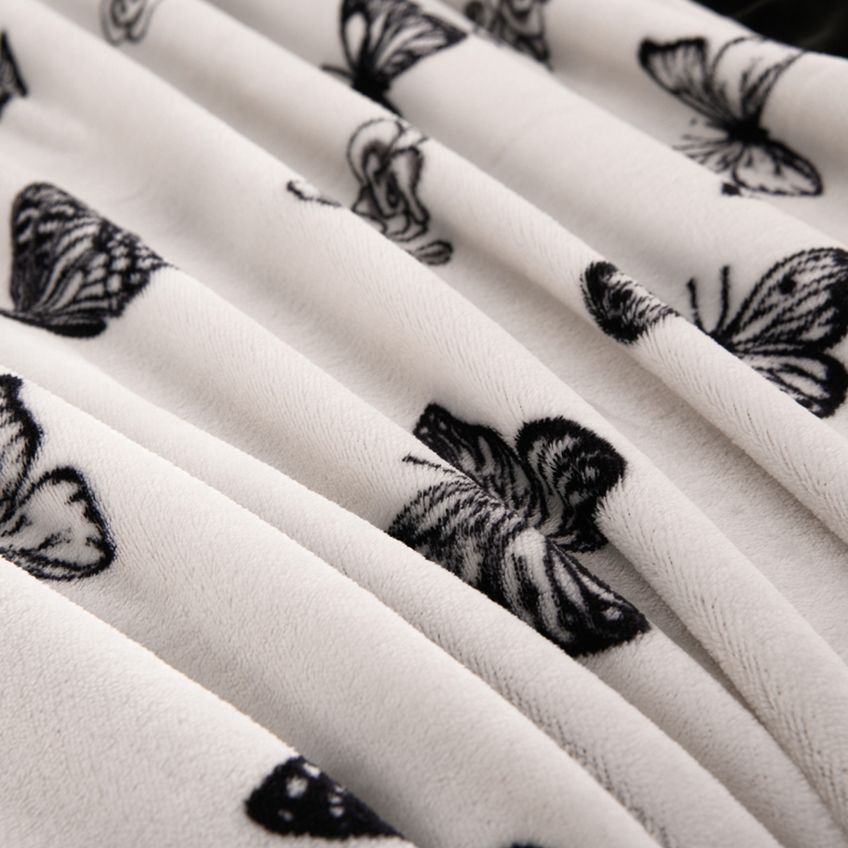 91家纺网 家纺一手货源 找家纺 紫月轩家纺 2025新款韩版牛奶绒花边款四件套 蝶舞