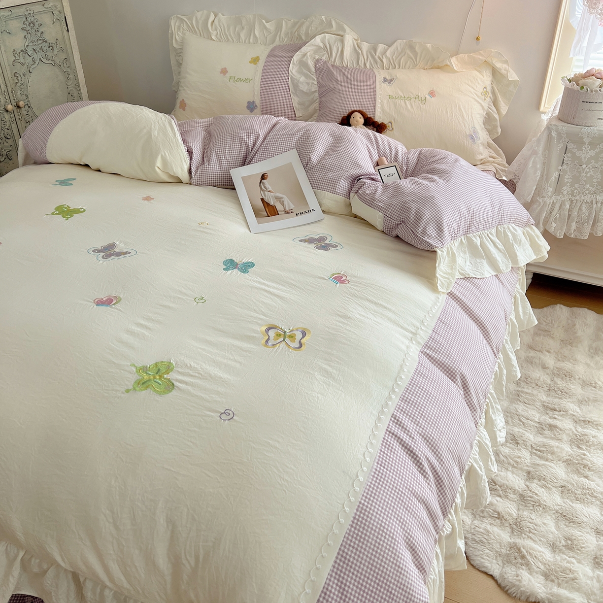 91家纺网 家纺一手货源 找家纺 轻奢坊 2025新款水洗棉拼接蕾丝花边四件套 蝶舞飞扬-紫格