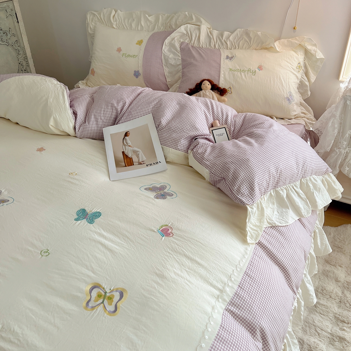 91家纺网 家纺一手货源 找家纺 轻奢坊 2025新款水洗棉拼接蕾丝花边四件套 蝶舞飞扬-紫格