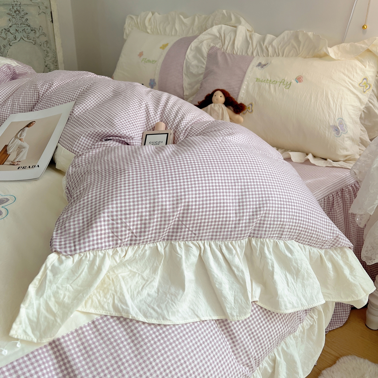 91家纺网 家纺一手货源 找家纺 轻奢坊 2025新款水洗棉拼接蕾丝花边四件套 蝶舞飞扬-紫格