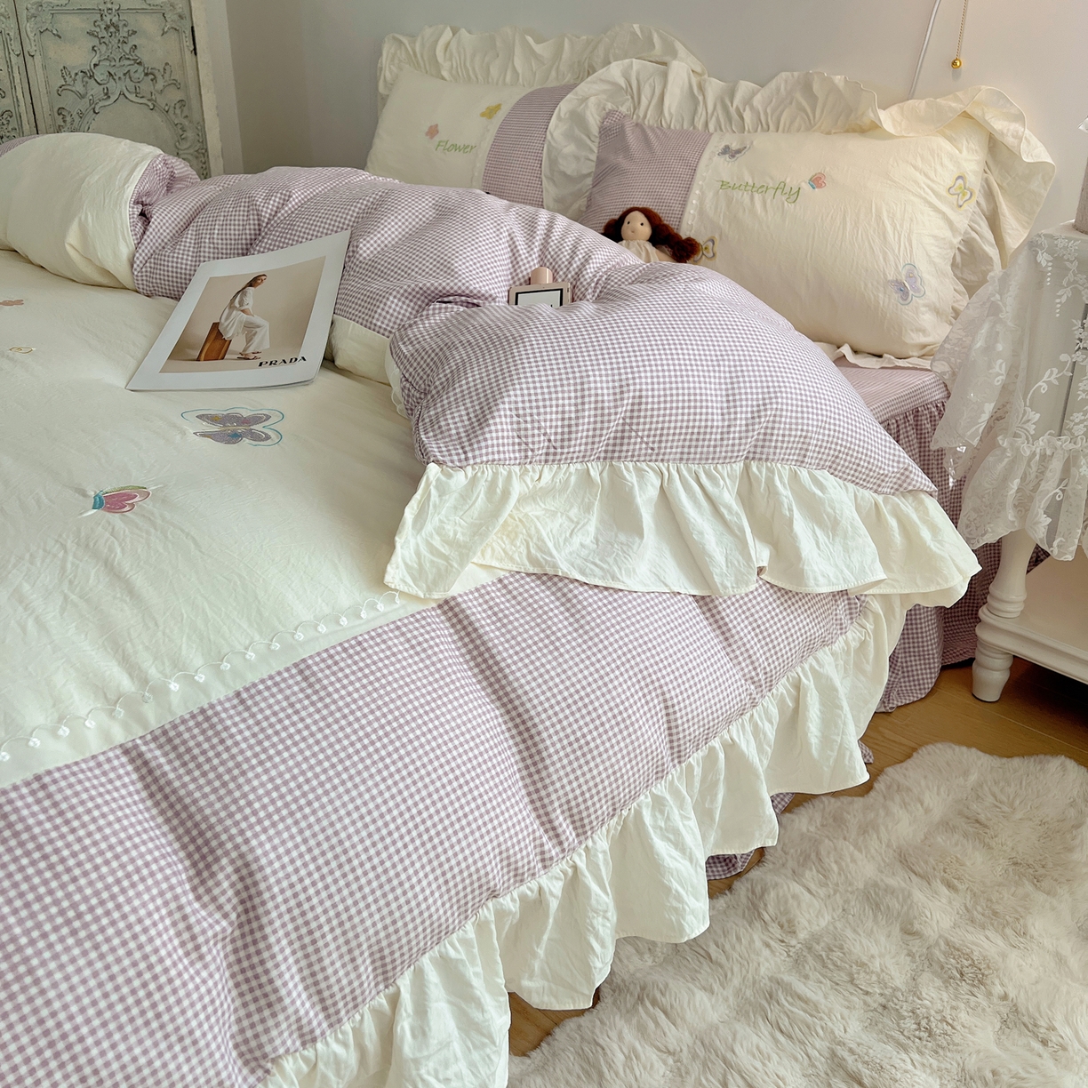 91家纺网 家纺一手货源 找家纺 轻奢坊 2025新款水洗棉拼接蕾丝花边四件套 蝶舞飞扬-紫格