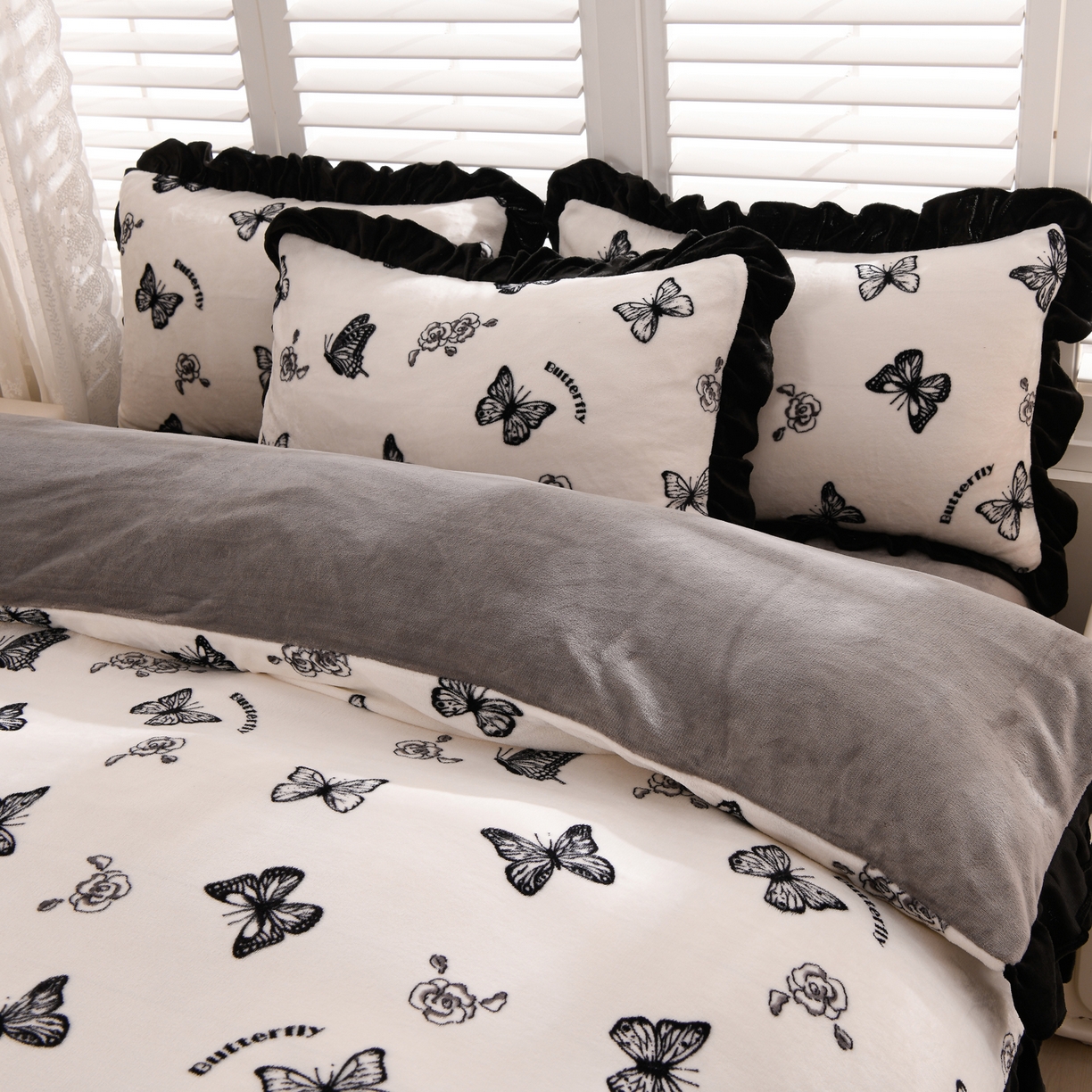 91家纺网 家纺一手货源 找家纺 紫月轩家纺 2025新款韩版牛奶绒花边款四件套 蝶舞