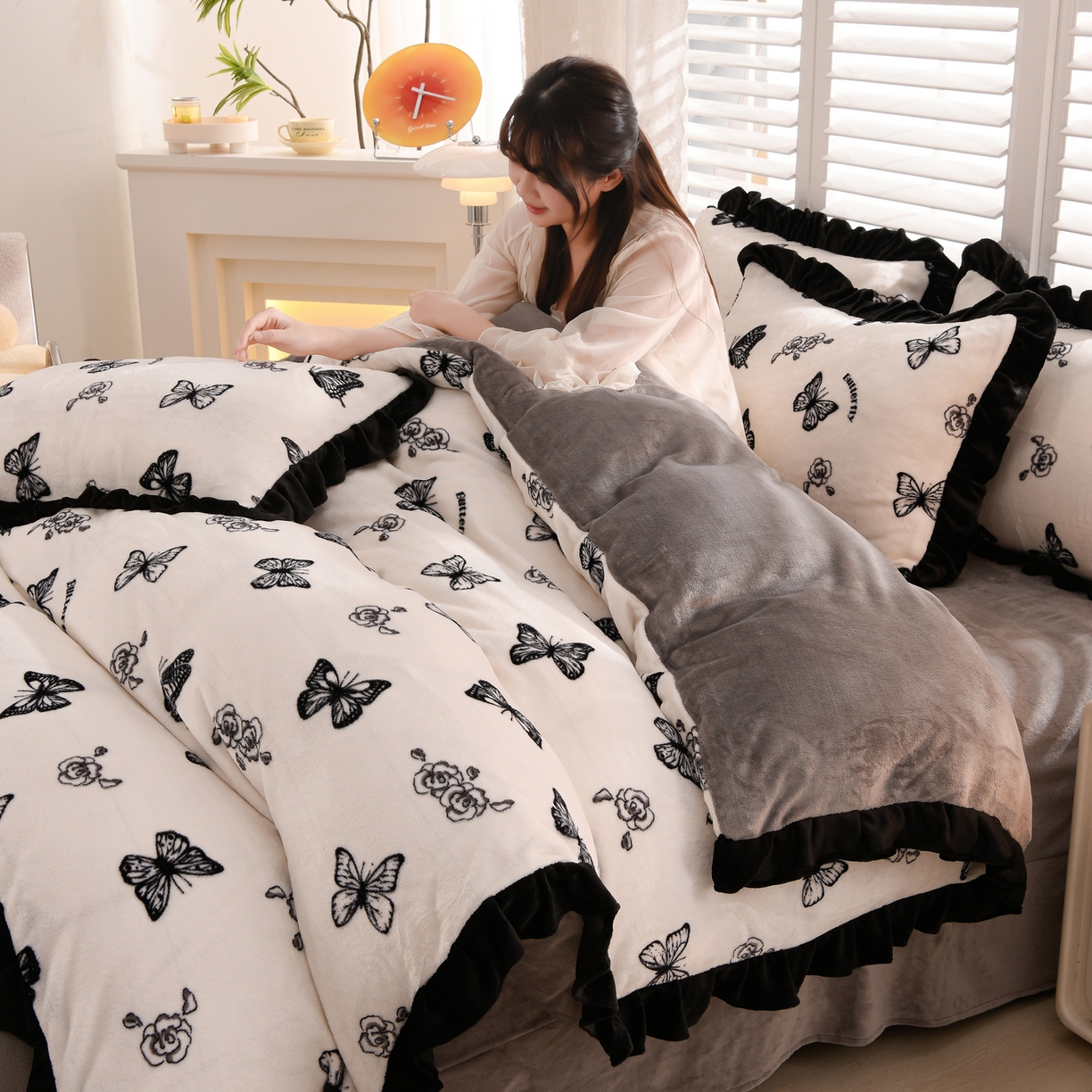 91家纺网 家纺一手货源 找家纺 紫月轩家纺 2025新款韩版牛奶绒花边款四件套 蝶舞