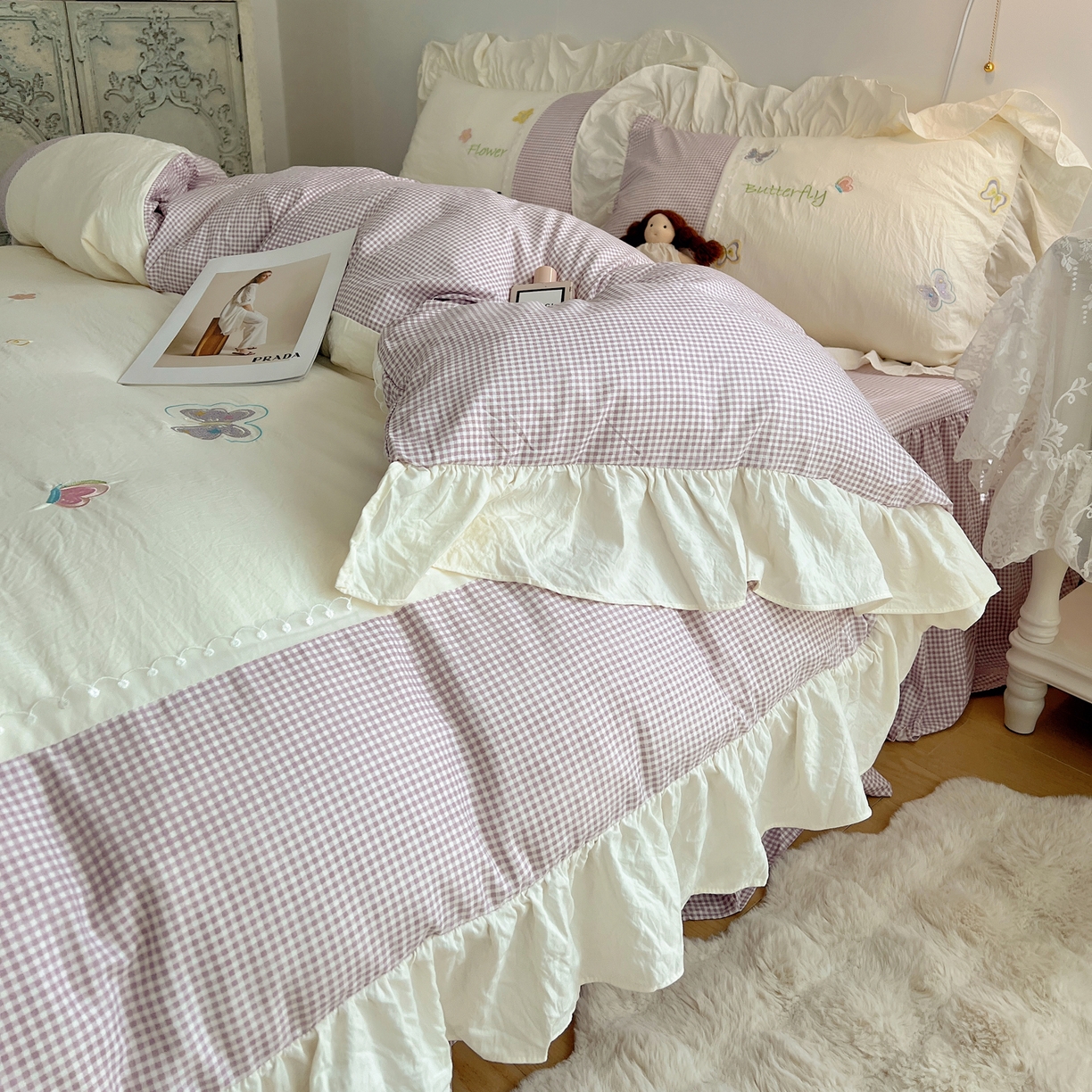 91家纺网 家纺一手货源 找家纺 轻奢坊 2025新款水洗棉拼接蕾丝花边四件套 蝶舞飞扬-紫格