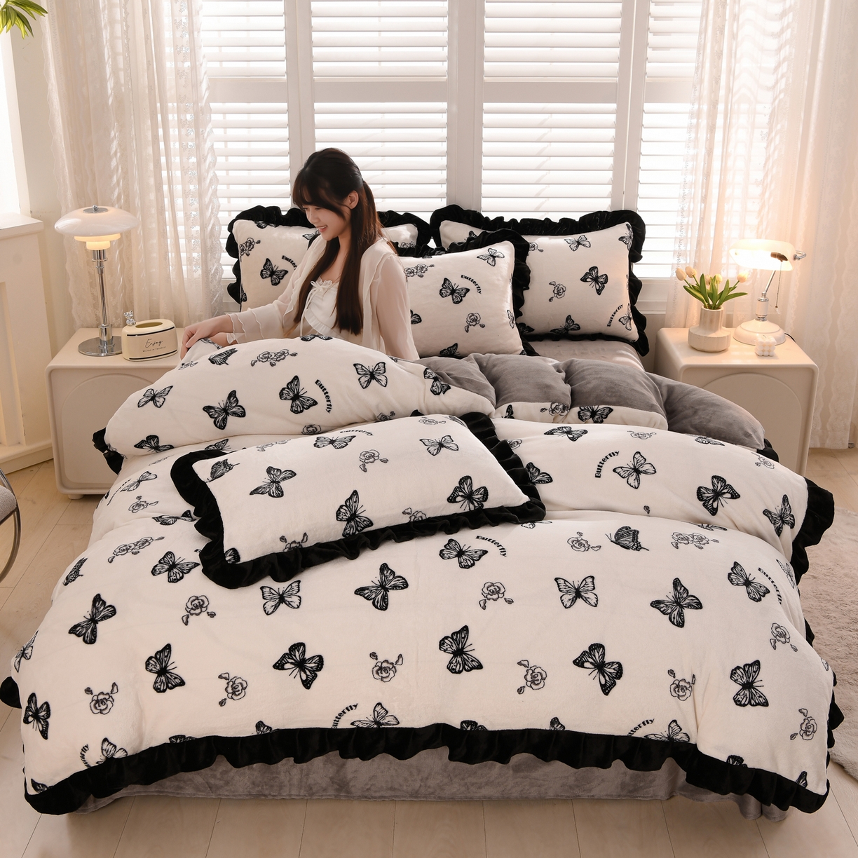 91家纺网 家纺一手货源 找家纺 紫月轩家纺 2025新款韩版牛奶绒花边款四件套 蝶舞