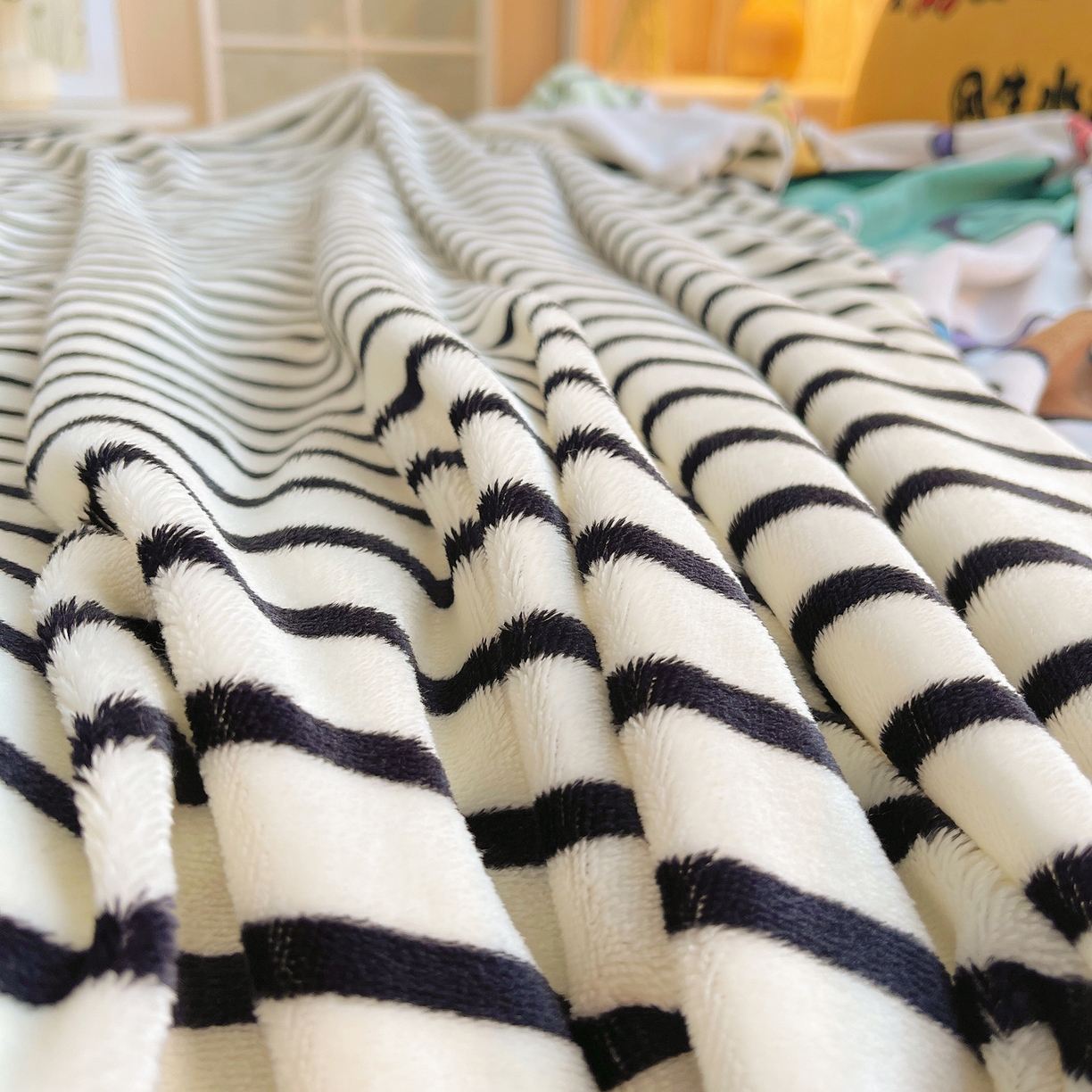 91家纺网 家纺一手货源 找家纺 炫拼家纺 2025新款大版数码印花卡通高克重牛奶绒四件套 向钱看