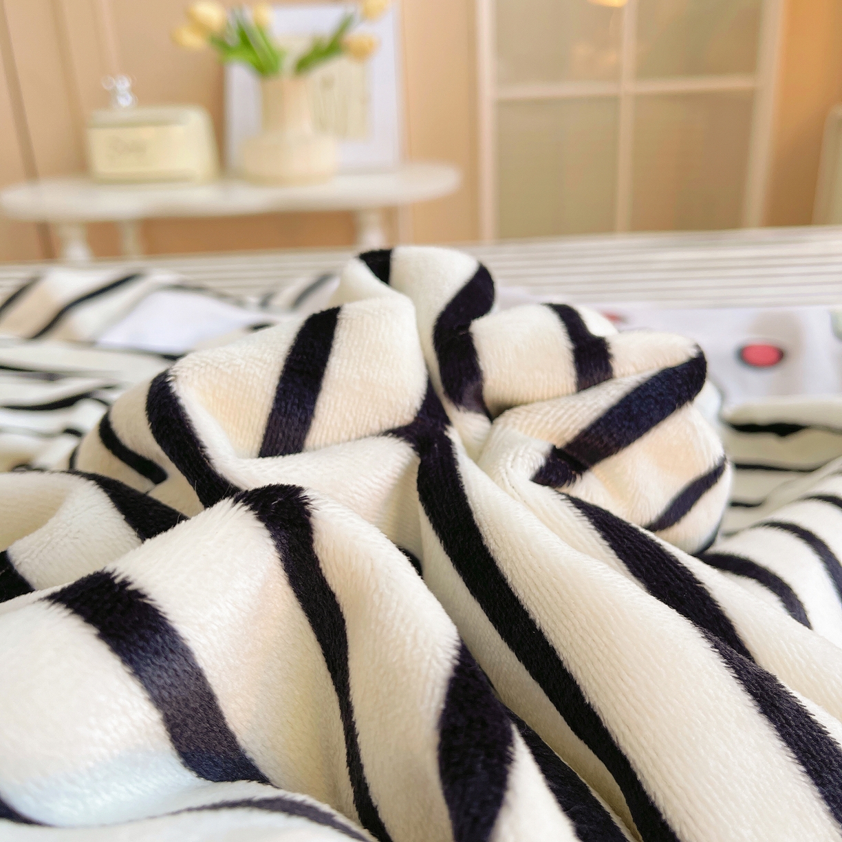 91家纺网 家纺一手货源 找家纺 炫拼家纺 2025新款大版数码印花卡通高克重牛奶绒四件套 向钱看