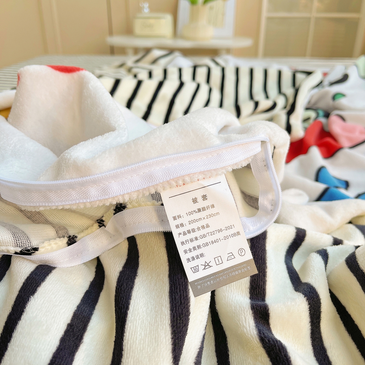 91家纺网 家纺一手货源 找家纺 炫拼家纺 2025新款大版数码印花卡通高克重牛奶绒四件套 向钱看