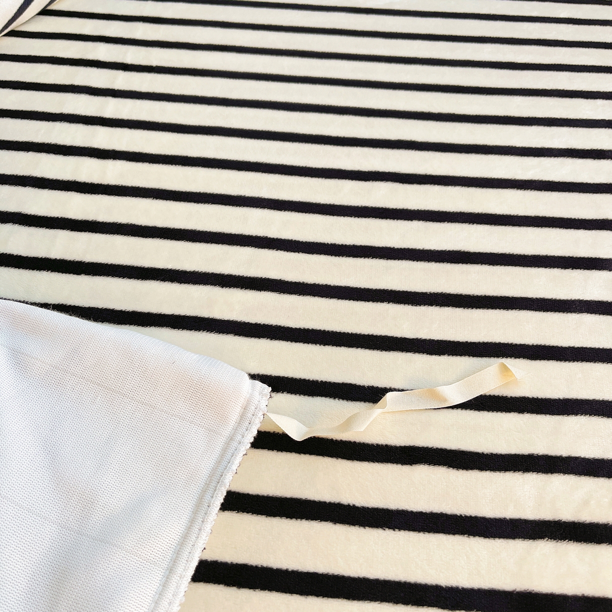 91家纺网 家纺一手货源 找家纺 炫拼家纺 2025新款大版数码印花卡通高克重牛奶绒四件套 向钱看