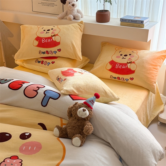 91家纺网 家纺一手货源 找家纺 潮邦创意家居 2025新款大版卡通牛奶绒四件套 熊熊零食