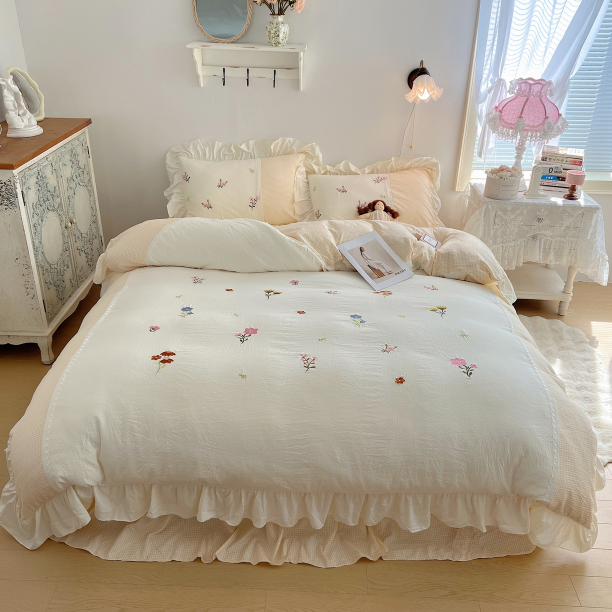 91家纺网 家纺一手货源 找家纺 轻奢坊 2025新款水洗棉拼接蕾丝花边四件套 田园碎花-黄格