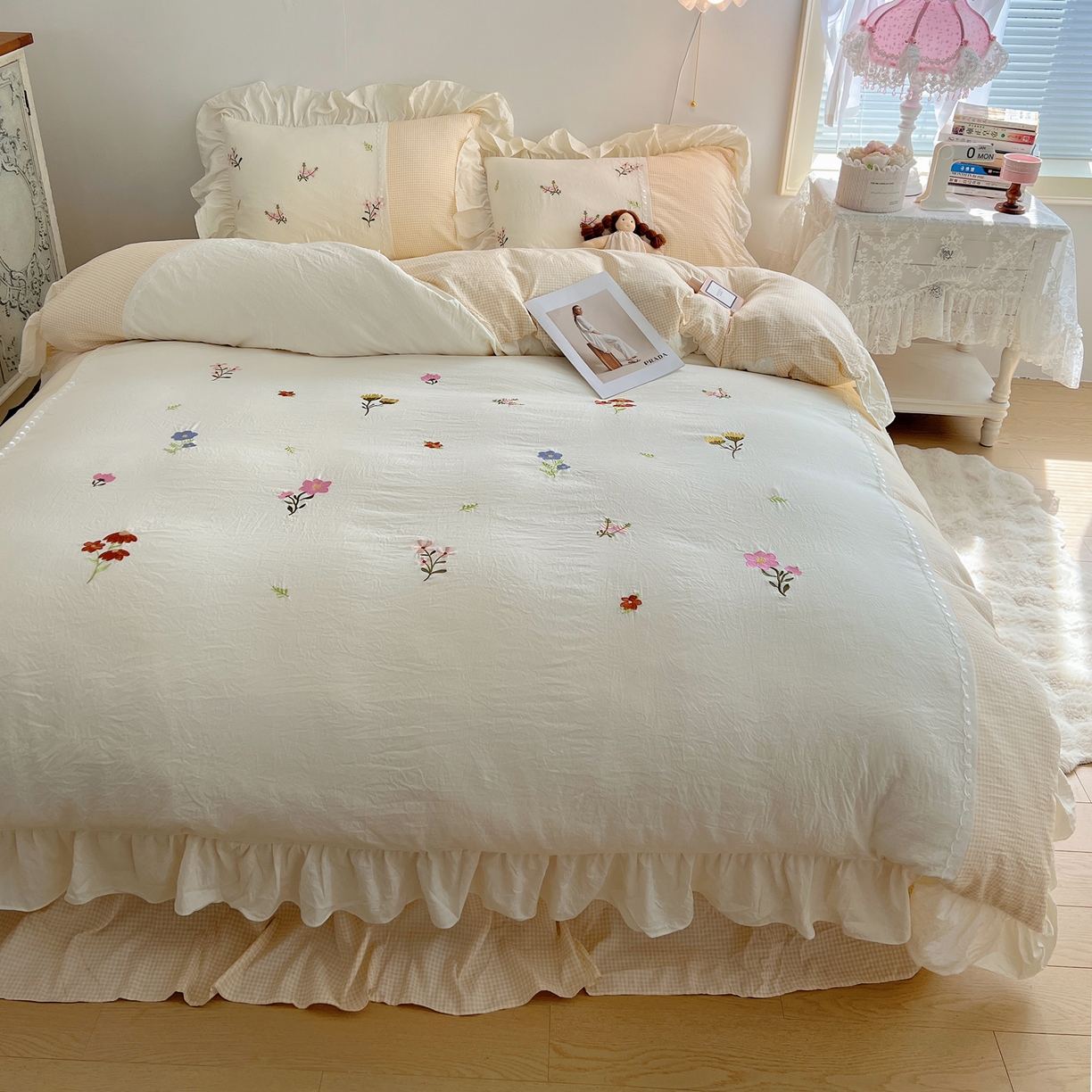 91家纺网 家纺一手货源 找家纺 轻奢坊 2025新款水洗棉拼接蕾丝花边四件套 田园碎花-黄格