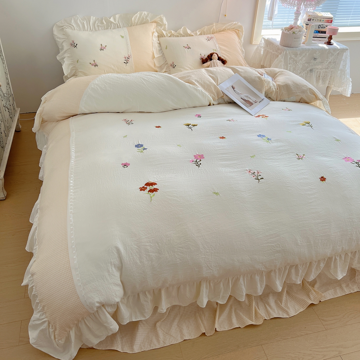 91家纺网 家纺一手货源 找家纺 轻奢坊 2025新款水洗棉拼接蕾丝花边四件套 田园碎花-黄格