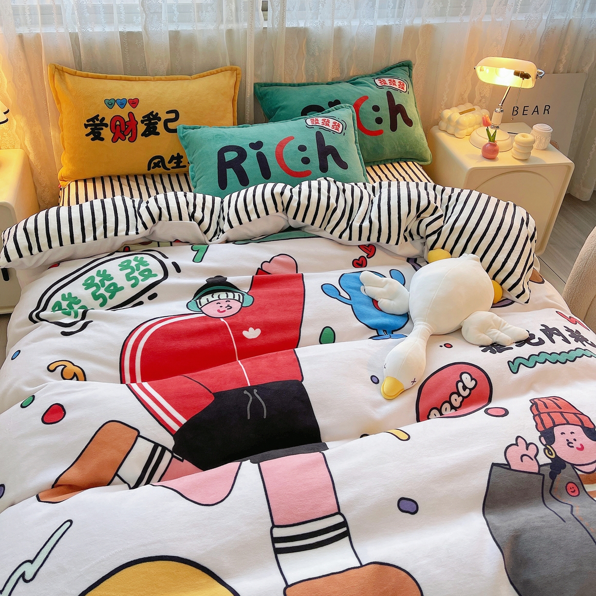 91家纺网 家纺一手货源 找家纺 炫拼家纺 2025新款大版数码印花卡通高克重牛奶绒四件套 向钱看