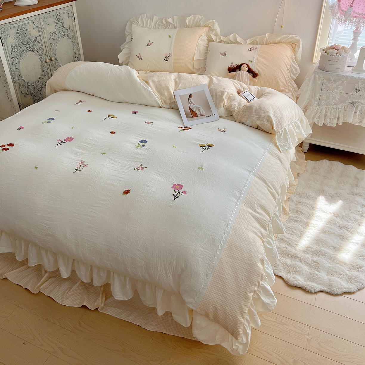 91家纺网 家纺一手货源 找家纺 轻奢坊 2025新款水洗棉拼接蕾丝花边四件套 田园碎花-黄格