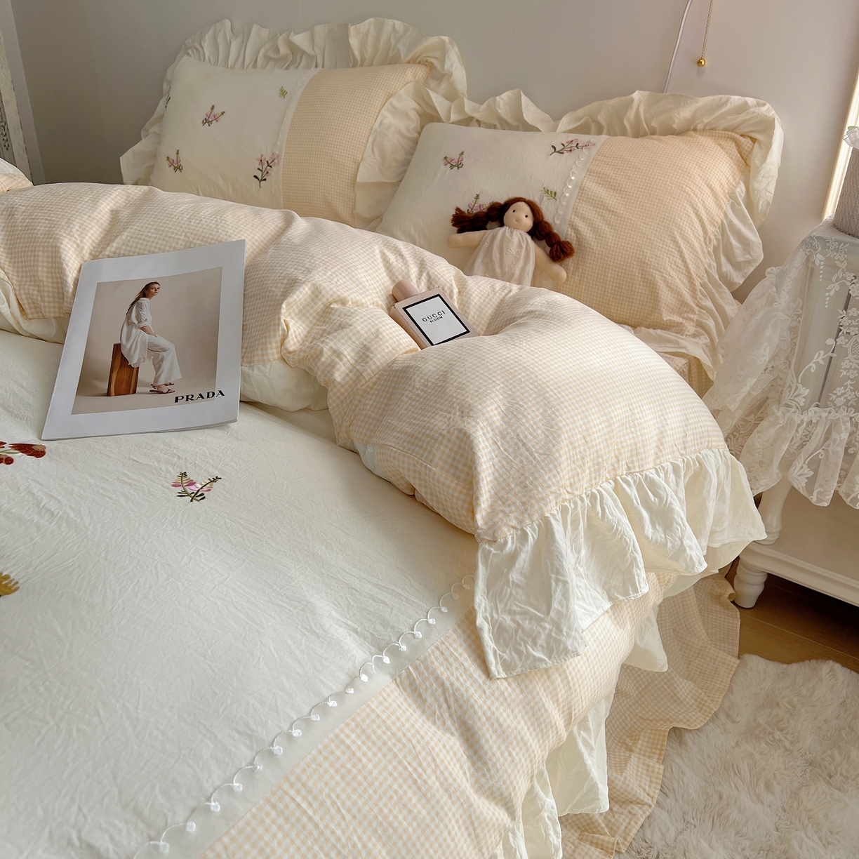 91家纺网 家纺一手货源 找家纺 轻奢坊 2025新款水洗棉拼接蕾丝花边四件套 田园碎花-黄格