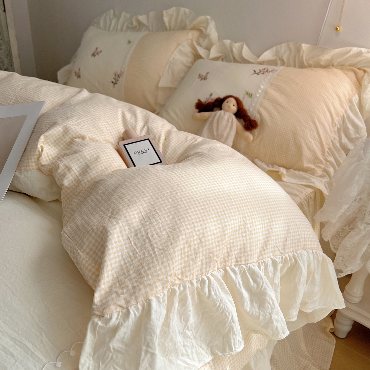 91家纺网 家纺一手货源 找家纺 轻奢坊 2025新款水洗棉拼接蕾丝花边四件套 田园碎花-黄格