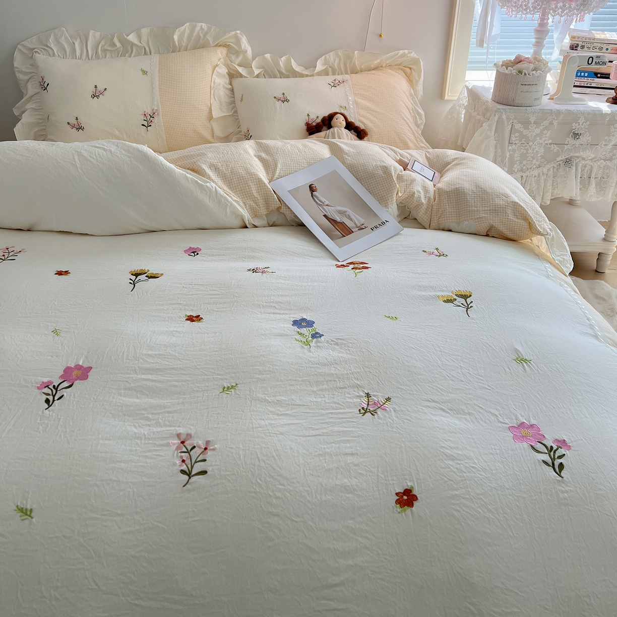 91家纺网 家纺一手货源 找家纺 轻奢坊 2025新款水洗棉拼接蕾丝花边四件套 田园碎花-黄格