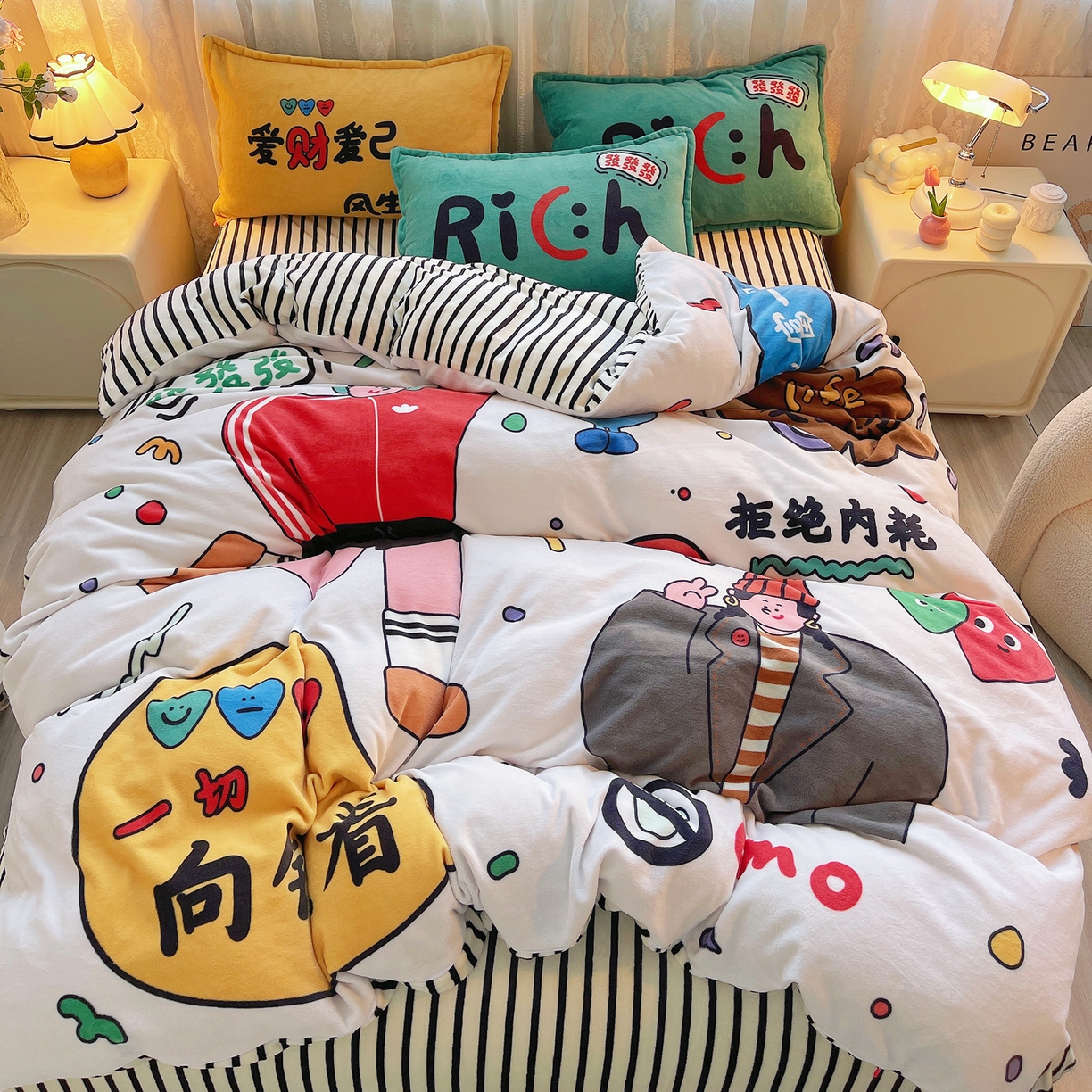 91家纺网 家纺一手货源 找家纺 炫拼家纺 2025新款大版数码印花卡通高克重牛奶绒四件套 向钱看