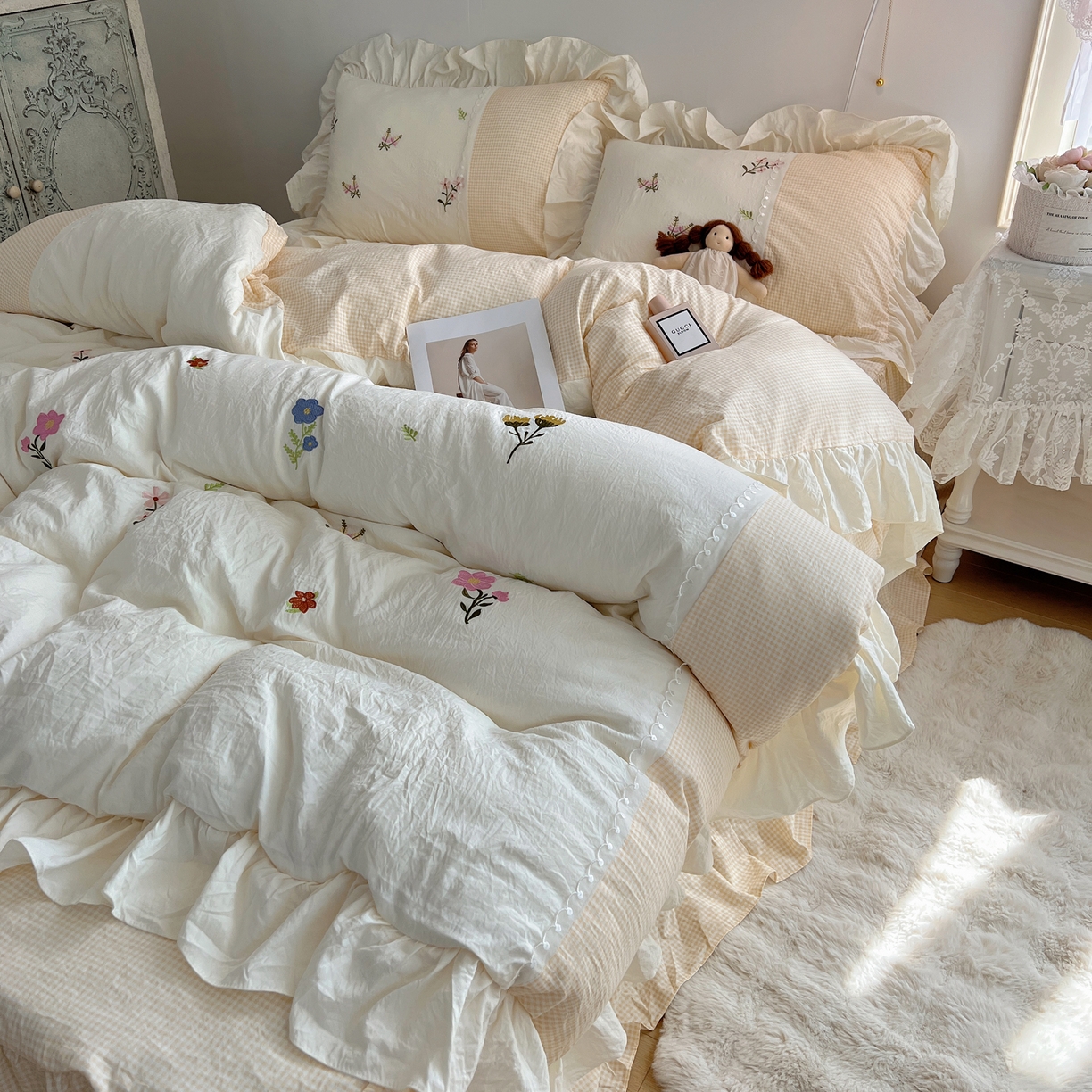 91家纺网 家纺一手货源 找家纺 轻奢坊 2025新款水洗棉拼接蕾丝花边四件套 田园碎花-黄格