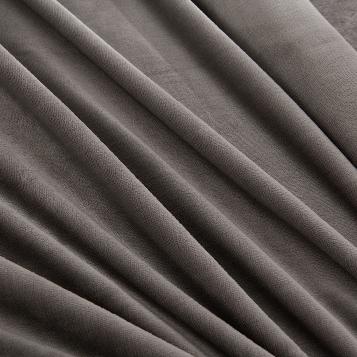 91家纺网 家纺一手货源 找家纺 紫月轩家纺 2025新款韩版牛奶绒花边款四件套 墨兔葡园