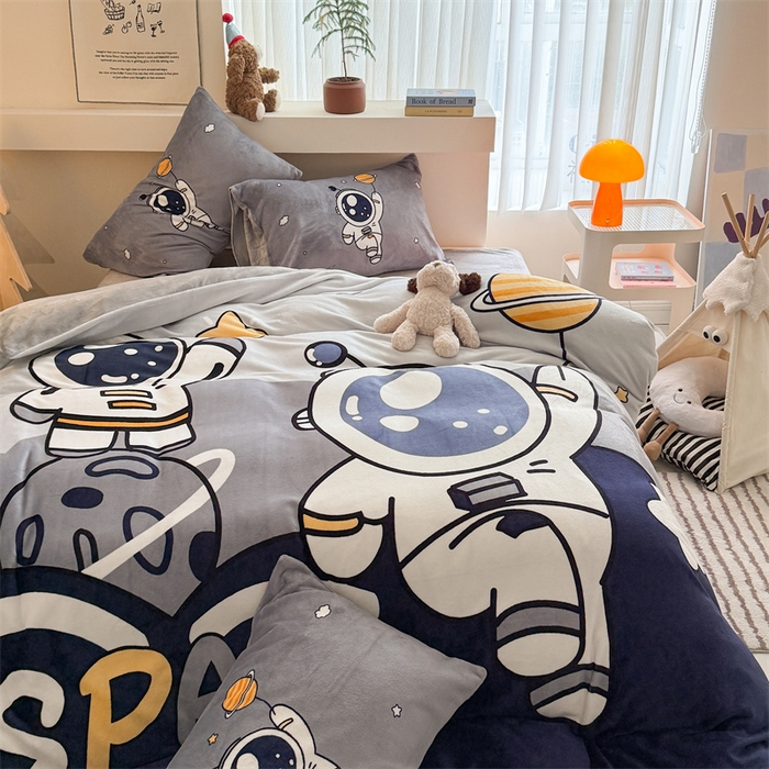 91家纺网 家纺一手货源 找家纺 潮邦创意家居 2025新款大版卡通牛奶绒四件套 遨游太空