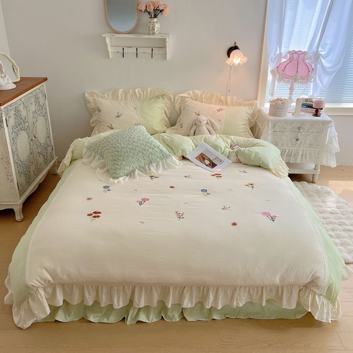 91家纺网 家纺一手货源 找家纺 轻奢坊 2025新款水洗棉拼接蕾丝花边四件套 田园碎花-绿格